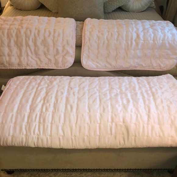 TAHARI beautiful sateen comforter/2 standard shams - Picture 2 of 14